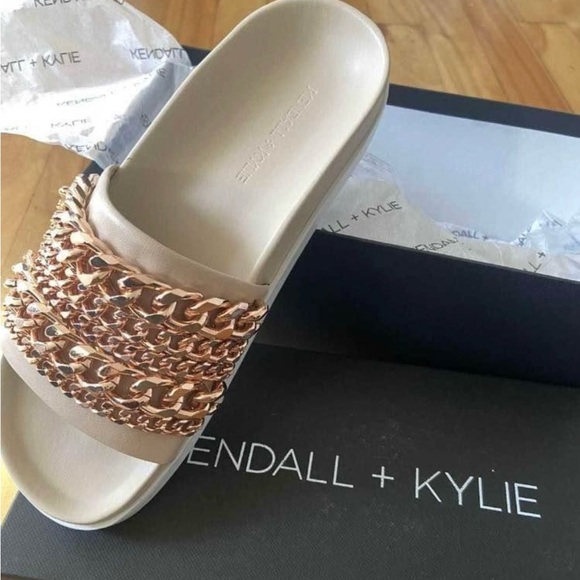 Kendal & Kylie Slides - Picture 1 of 2